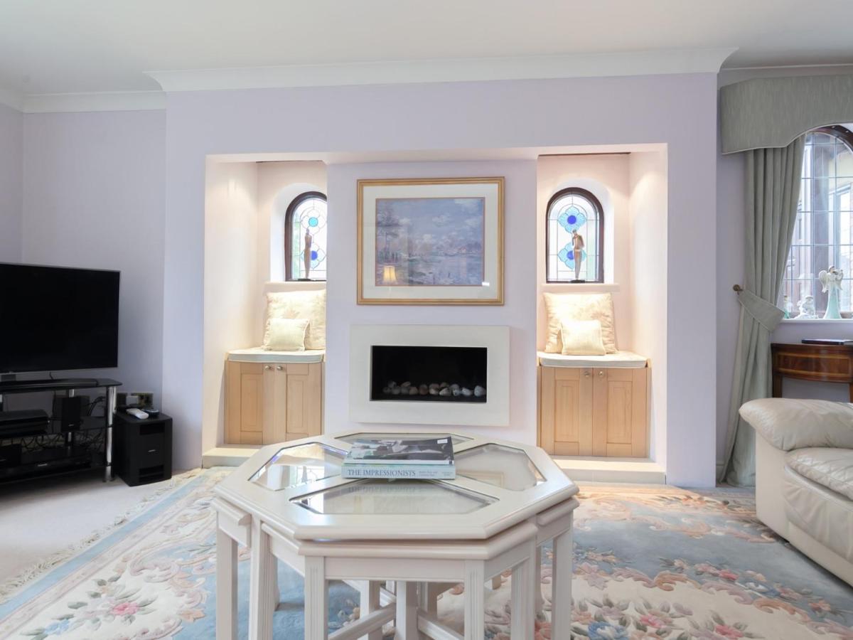 Ayuda House Hotell Altrincham Exteriör bild