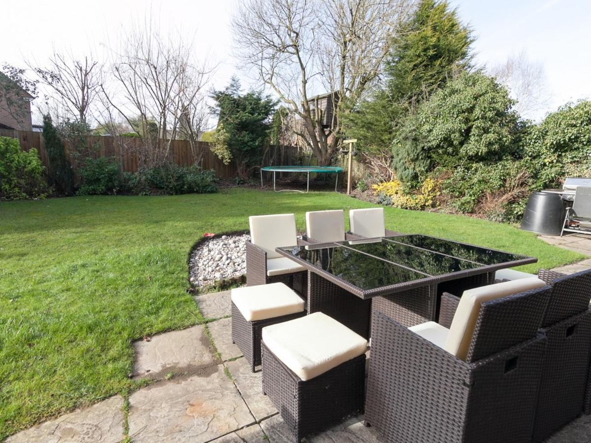 Ayuda House Hotell Altrincham Exteriör bild