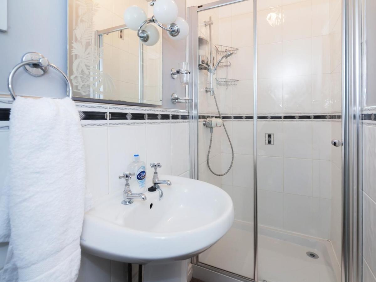 Ayuda House Hotell Altrincham Exteriör bild