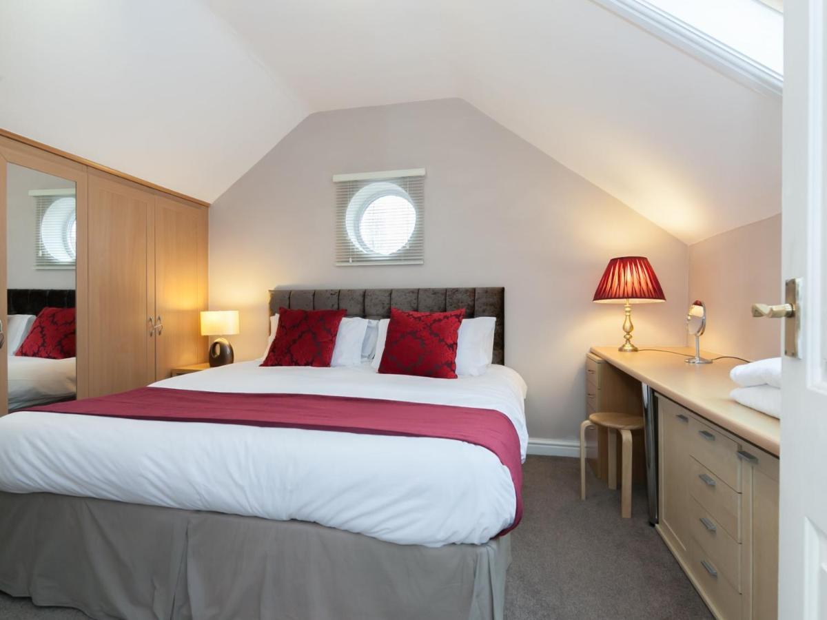 Ayuda House Hotell Altrincham Exteriör bild