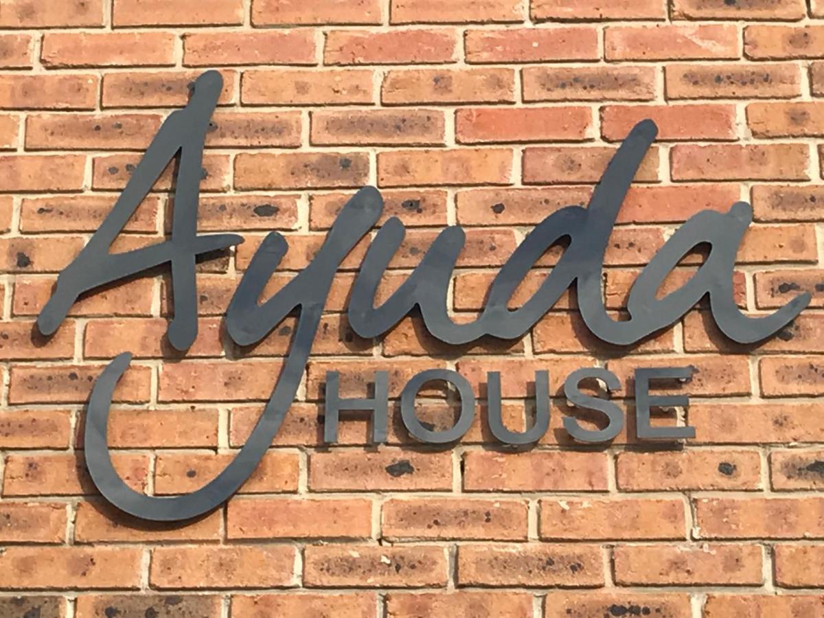Ayuda House Hotell Altrincham Exteriör bild