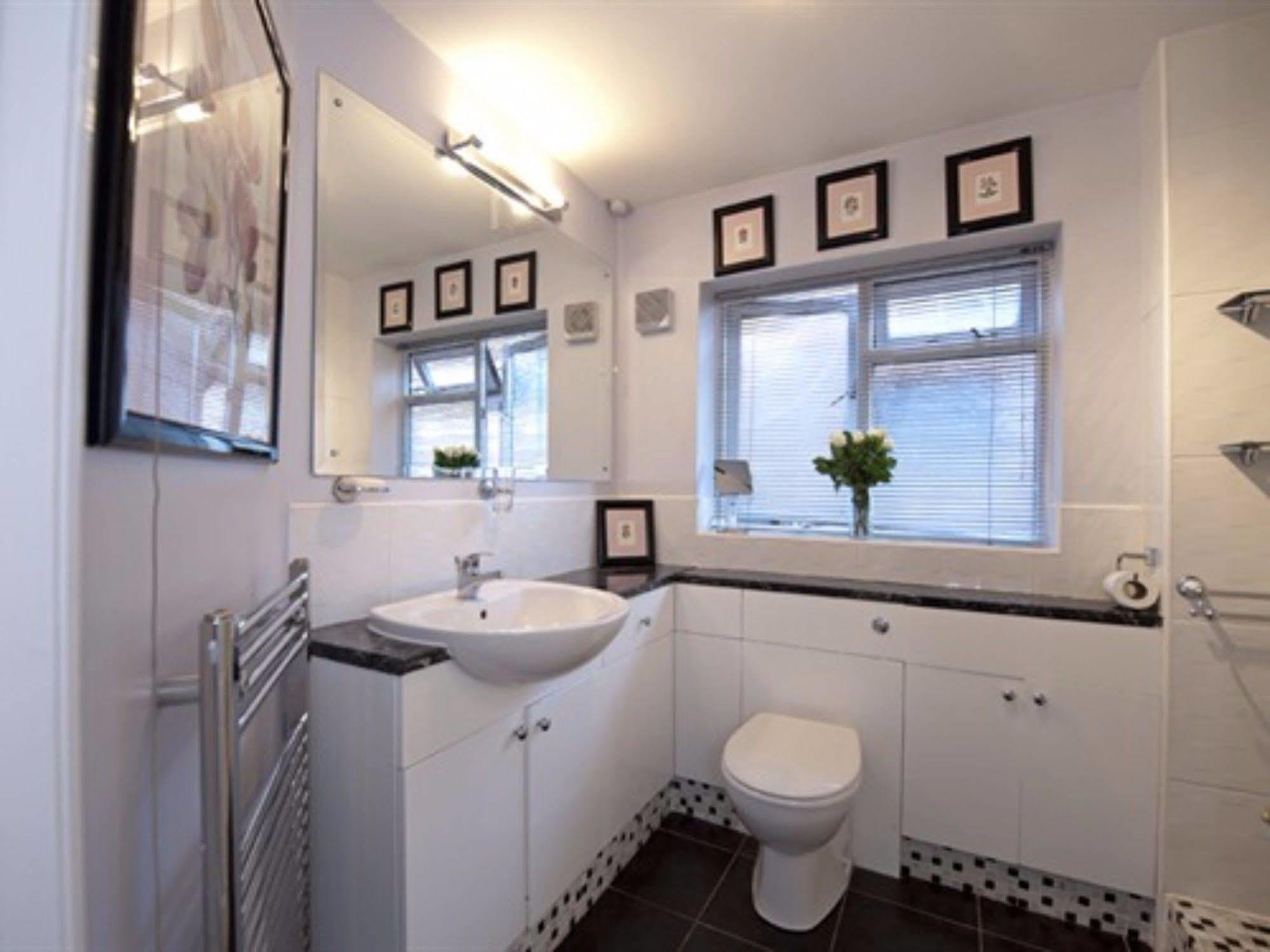 Ayuda House Hotell Altrincham Exteriör bild