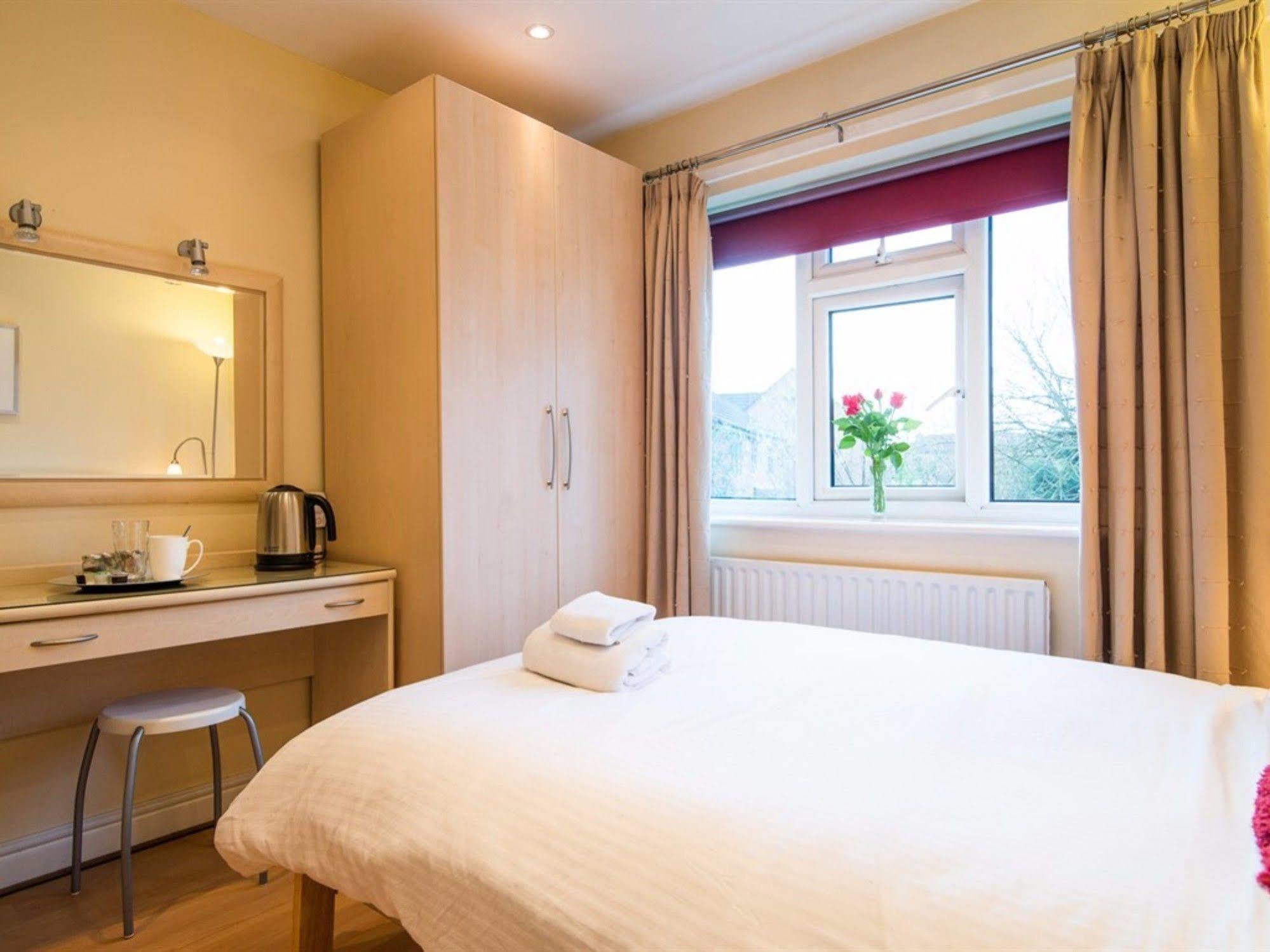 Ayuda House Hotell Altrincham Exteriör bild