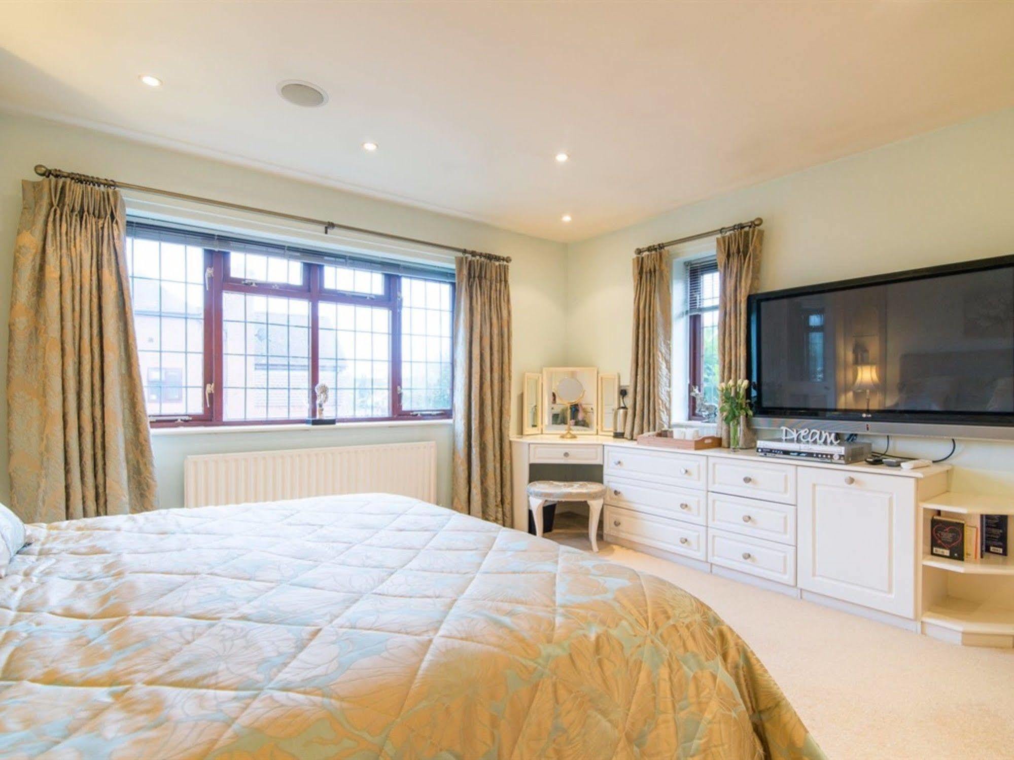 Ayuda House Hotell Altrincham Exteriör bild