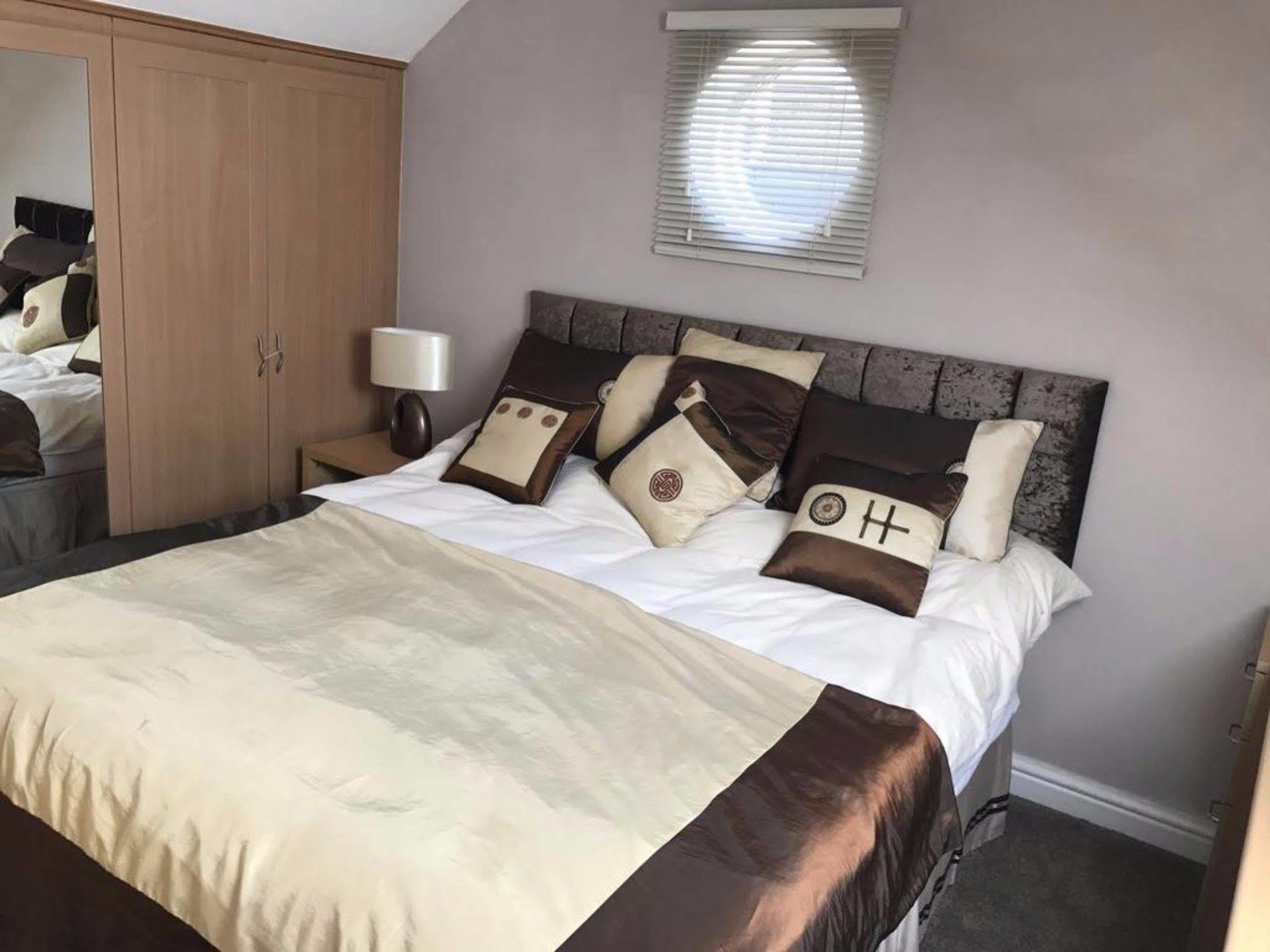 Ayuda House Hotell Altrincham Exteriör bild