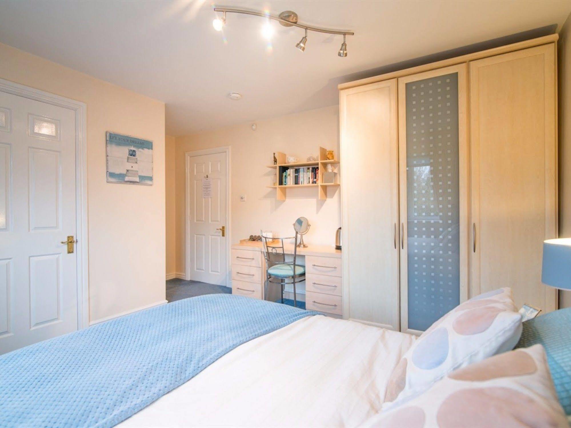 Ayuda House Hotell Altrincham Exteriör bild