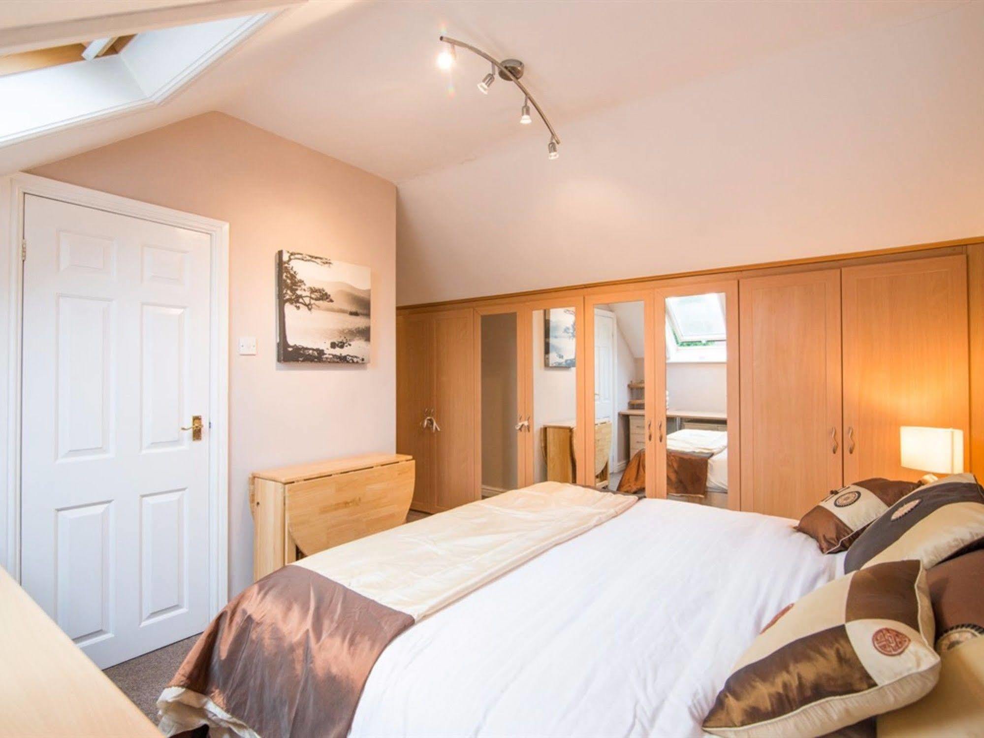 Ayuda House Hotell Altrincham Exteriör bild