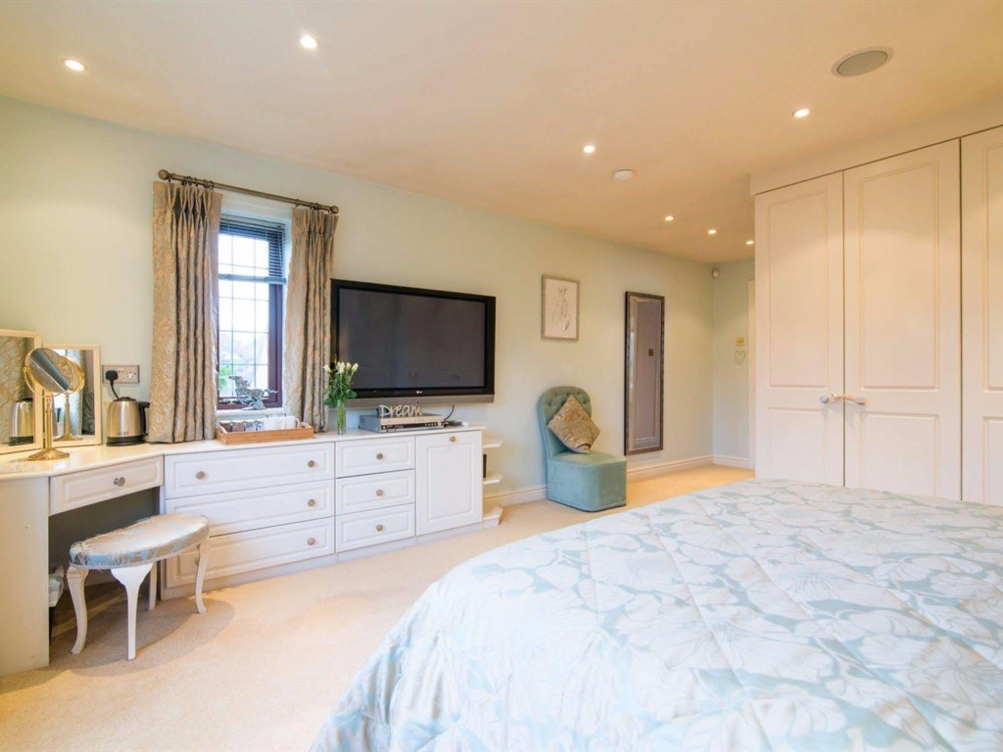Ayuda House Hotell Altrincham Exteriör bild