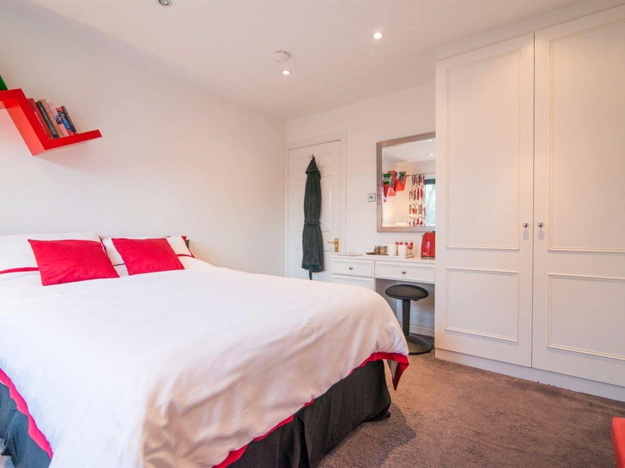 Ayuda House Hotell Altrincham Exteriör bild