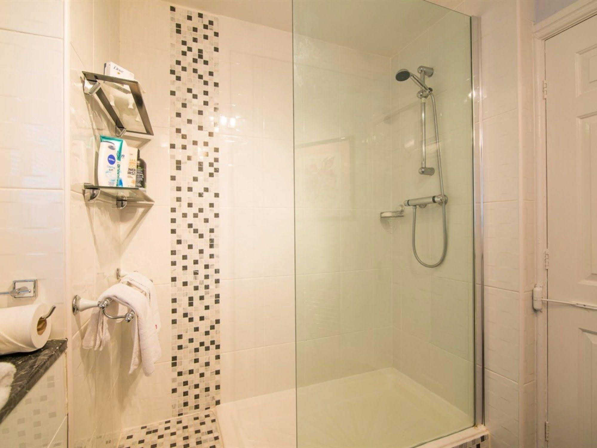 Ayuda House Hotell Altrincham Exteriör bild